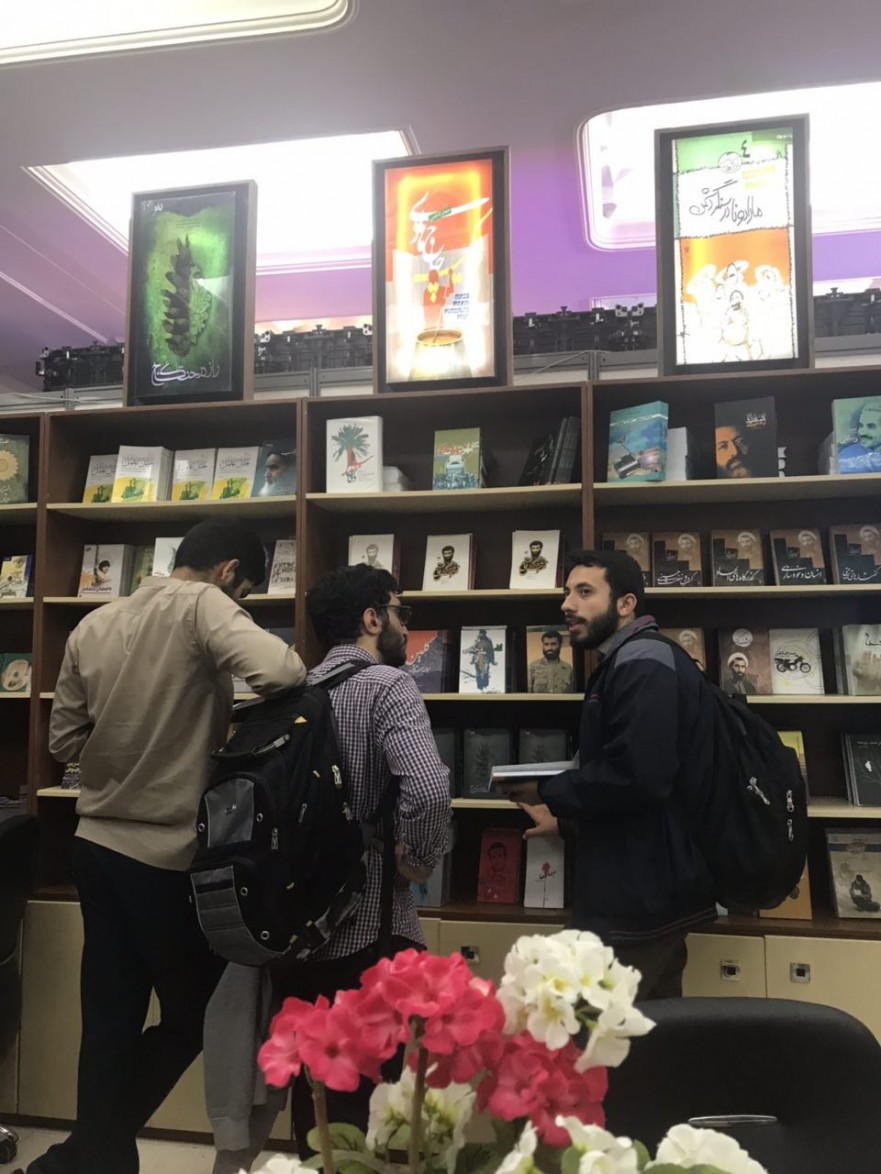 روز پركار غرفه نشر شاهد در روز دوم نمایشگاه کتاب روز پركار غرفه نشر شاهد در روز دوم نمایشگاه کتاب
