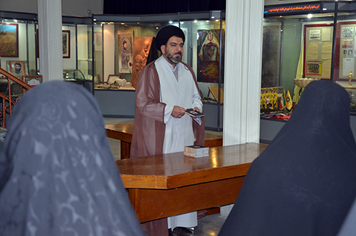 طلاب حوزه علمیه خواهران شهرستان اردستان از موزه شهدا دیدار کردند