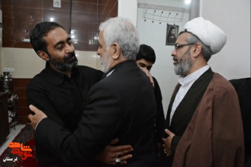 دیدار استاندار لرستان با خانواده شهید قدس
