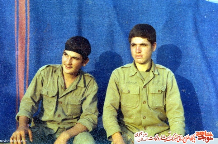 نفر سمت راست: شهید علی غلامی
