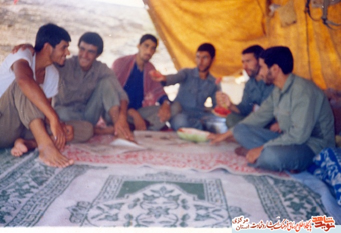 نفر دوم از چپ: شهید محمودمرادی