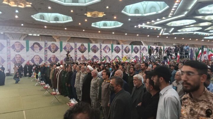 مراسم تكريم شهداء الحرب المفروضة الأخیرة (حرب رمضان) في طهران