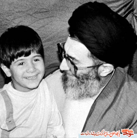 حضرت آیت الله خامنه ای و فرزندان شهدا، از جنگ تا امروز حضرت آیت الله خامنه ای و فرزندان شهدا، از جنگ تا امروز