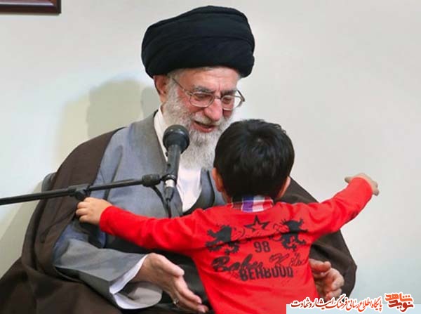 حضرت آیت الله خامنه ای و فرزندان شهدا، از جنگ تا امروز حضرت آیت الله خامنه ای و فرزندان شهدا، از جنگ تا امروز