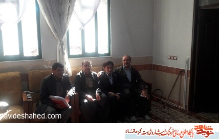 سرکشی از خانواده های شهدا شهرستان روانسر به مناسبت هفته دولت + تصویر