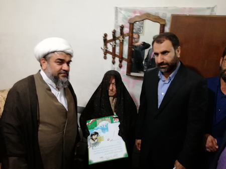 دیدار مسئولین کازرون از خانواده دو شهید انقلاب دیدار مسئولین کازرون از خانواده دو شهید انقلاب