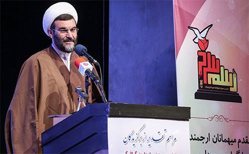 آثار فاخر حوزه ایثار و شهادت را در قاب اینفوگرافی به مخاطبان عرضه می کنیم آثار فاخر حوزه ایثار و شهادت را در قاب اینفوگرافی به مخاطبان عرضه می کنیم