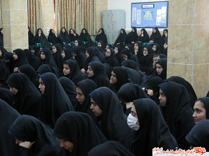 برگزاری مراسم گرامیداشت شهدای کاشان در دبیرستان دخترانه شاهد برگزاری مراسم گرامیداشت شهدای کاشان در دبیرستان دخترانه شاهد