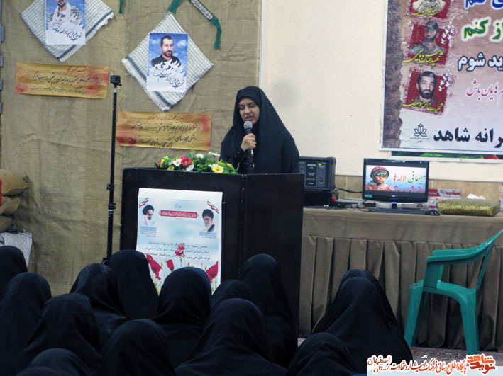 برگزاری مراسم گرامیداشت شهدای کاشان در دبیرستان دخترانه شاهد برگزاری مراسم گرامیداشت شهدای کاشان در دبیرستان دخترانه شاهد