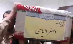 وداع با پیکر یک شهید مدافع حرم در پنجمین روز از محرم وداع با پیکر یک شهید مدافع حرم در پنجمین روز از محرم