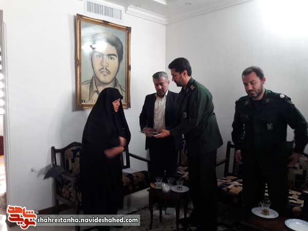 دیدار مسئولین شهرستان اسلامشهر با خانواده شهیدان دیدار مسئولین شهرستان اسلامشهر با خانواده شهیدان