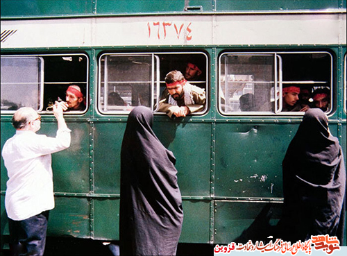 شوهر بیچاره در اعزام به جبهه مدام خجالت میکشید! شوهر بیچاره در اعزام به جبهه مدام خجالت میکشید!