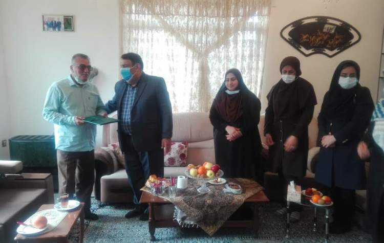 دیدار فرماندار شهرستان کردکوی با خانواده شهیده شهربانو نجاتی