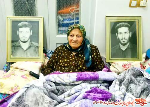 مادر شهيدان «محمدرضا و عليرضا محمودى راد» به فرزندان شهيدش پيوست مادر شهيدان «محمدرضا و عليرضا محمودى راد» به فرزندان شهيدش پيوست