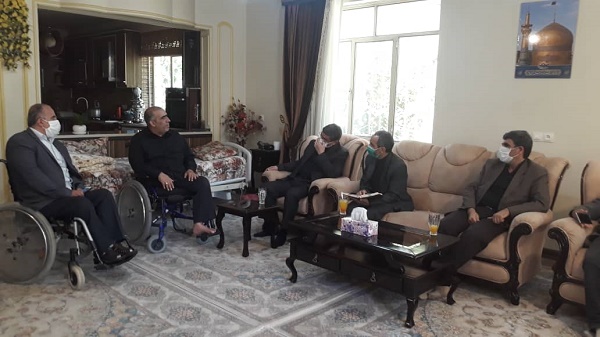 استاندار همدان با خانواده شهید شاخص شهرستان همدان دیدار کرد