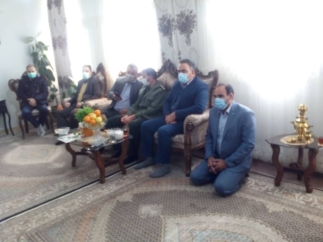 تجلیل از خانواده شهدا امری ضروری است
