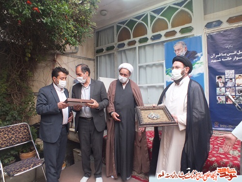 محفل خانگی قرآن کریم در منزل پدر شهید فخری زاده
