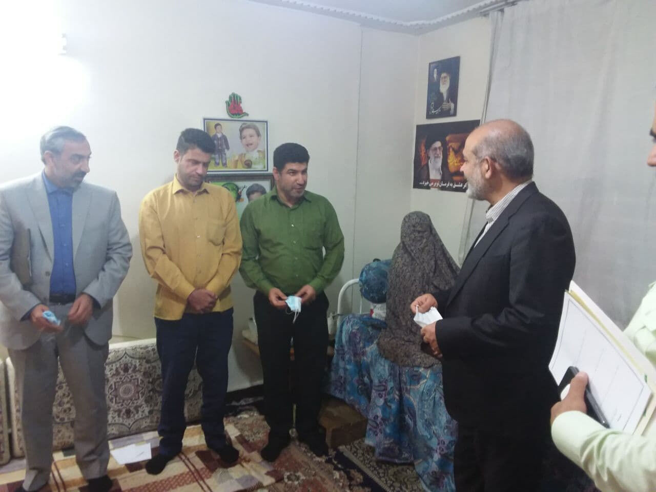 وزیر کشور با خانواده شهید سیدنژاد دیدار کرد