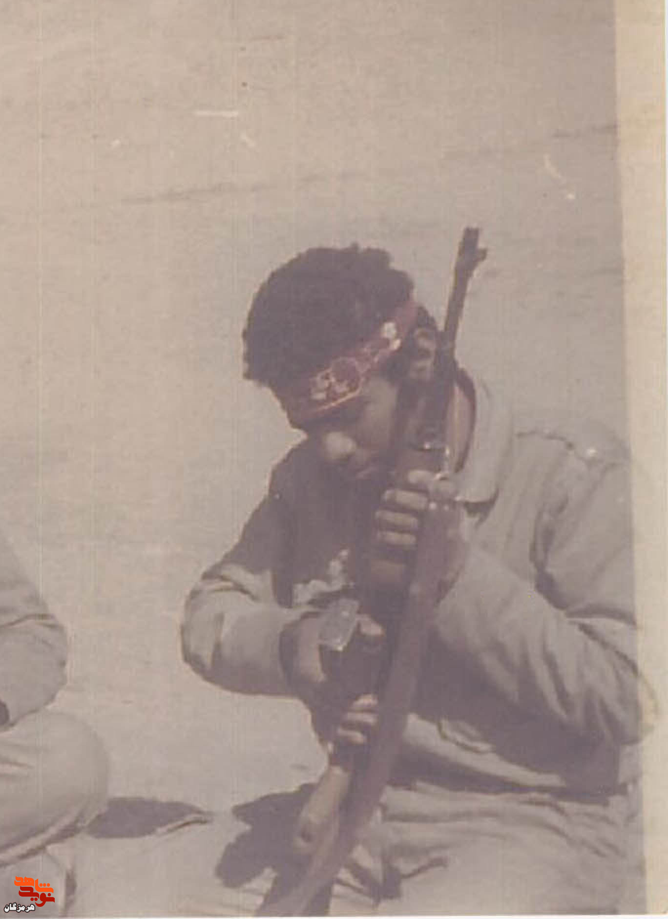 مئ