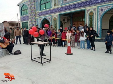 اجرای نمایش خیابانی «جامانده» در روستای سوته برگزار شد