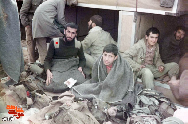با یک جعبه شیرینی آمد!