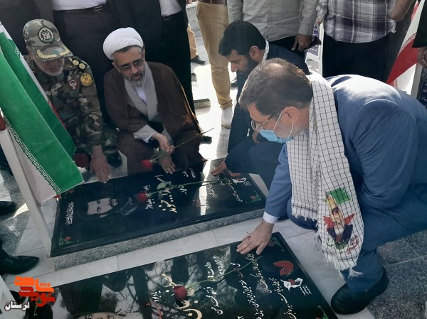 ادای احترام رئیس بنیاد شهید و امور ایثارگران به مقام شامخ شهدای لرستان