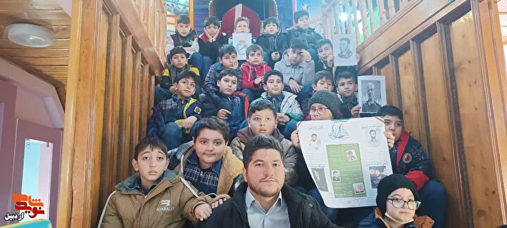 بازدید دانش‌آموزان پایه سوم دبستان پسرانه شهید مهرآور از موزه شهدای اردبیل+ تصاویر