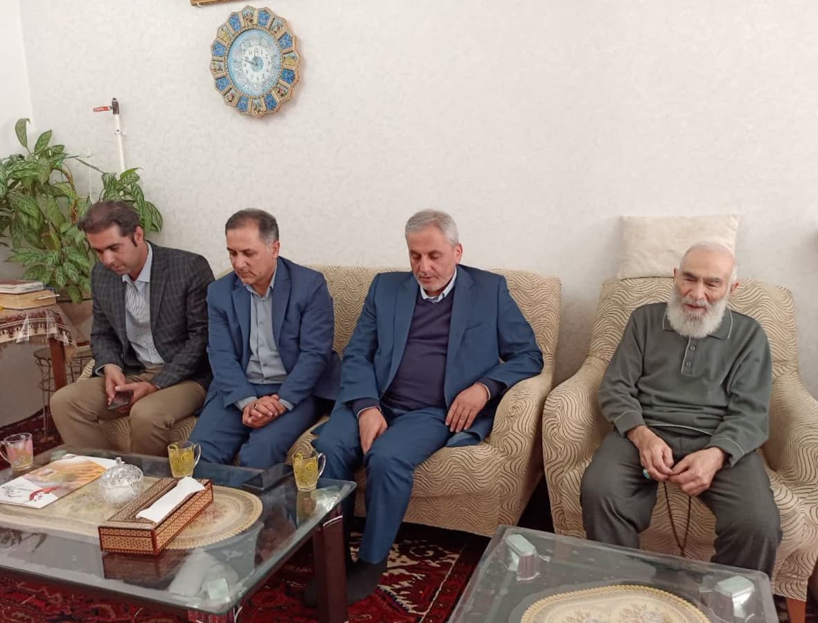 علی‌اکبر سلمانی با خانواده شهدای مراغه دیدار تازه کرد