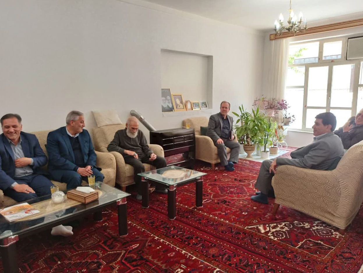 علی‌اکبر سلمانی با خانواده شهدای مراغه دیدار تازه کرد