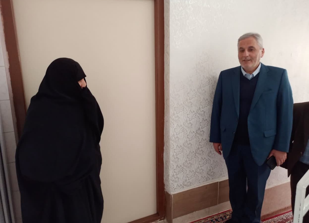 علی‌اکبر سلمانی با خانواده شهدای مراغه دیدار تازه کرد