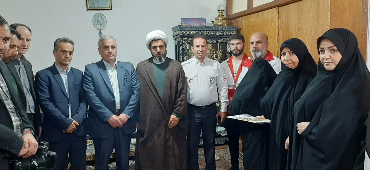 علی‌اکبر سلمانی خانواده‌های شهدای تسوج را عیادت کرد