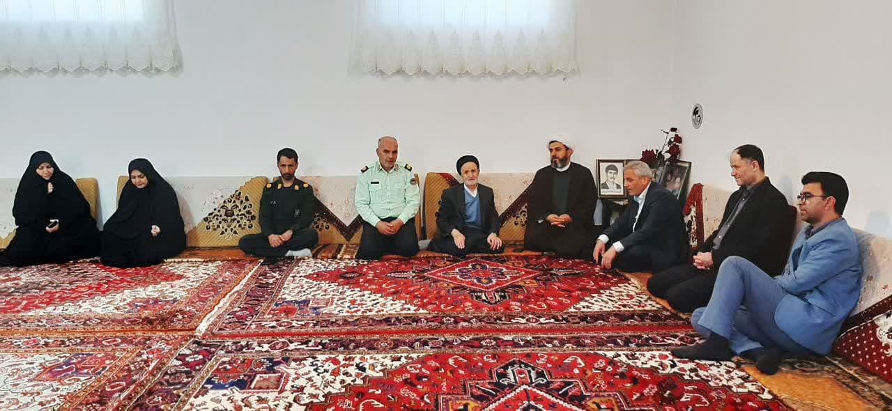 علی‌اکبر سلمانی خانواده‌های شهدای تسوج را عیادت کرد