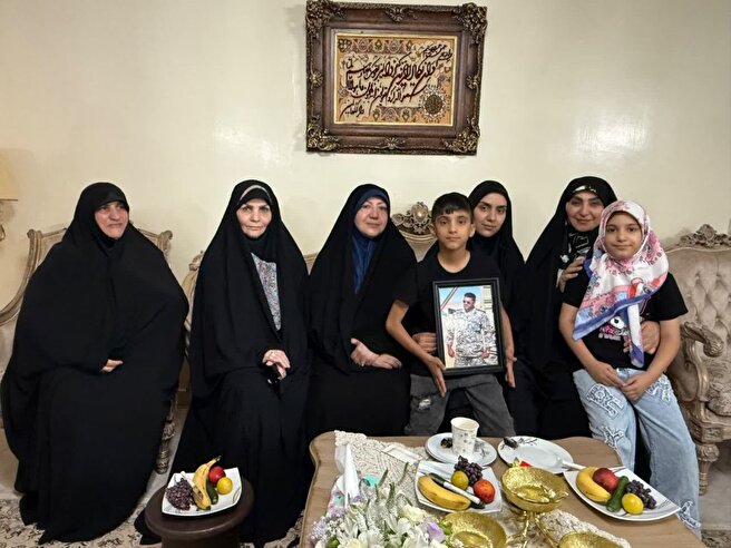 دیدار کاروان زینبیون با خانواده شهید ارتش علیرضا بوستان‌افروز