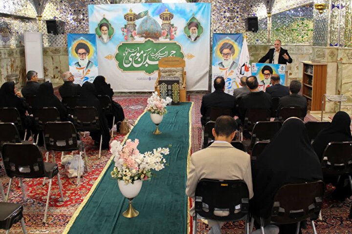 کلیپ| برگزاری عصر شعر «روح محراب» در حرم احمدبن موسی الکاظم(ع)