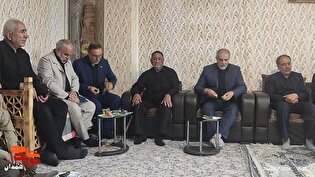 مسئولان در منزل شهید «کاوس نیکخواه» گردهم آمدند