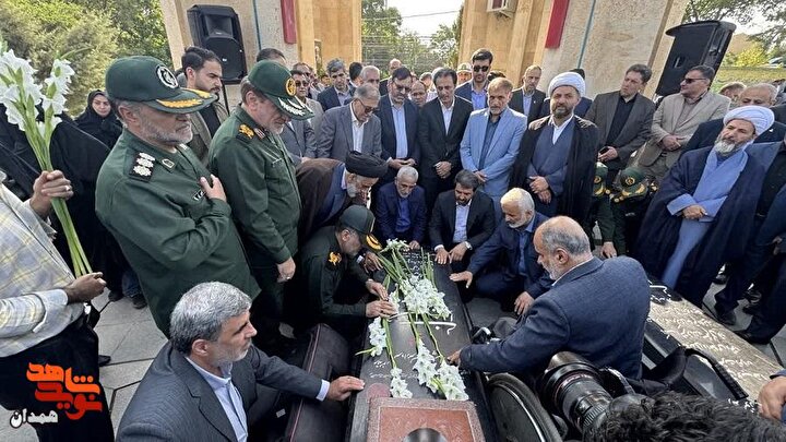 کلیپ| ادای احترام مسئولان به شهدا در آغاز هفته دولت