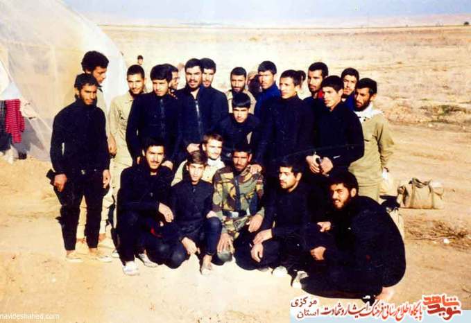 از چپ ایستاده: محسن بغدادی - شهید محمد حسنی - محمدرضا اسحاقی - شهید حسین غیاث آبادی - شهید محمود سلیم آبادی - شهید معطی - شهید محسن غلامی
نشسته: ابوالفضل سعیدی - ناصر بروجردیان - علیرضا پریشان