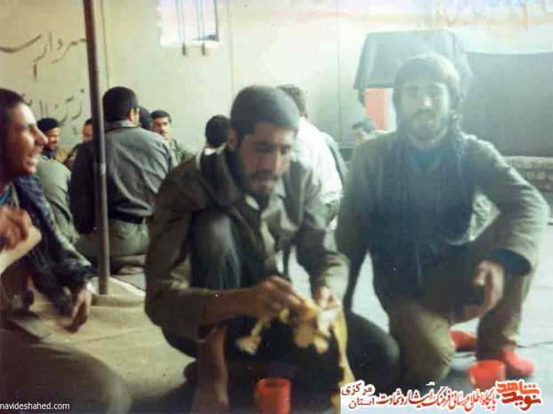 نفر جلو : شهید مهدی ناصری