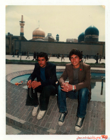 نفر سمت راست شهید محمدعلی خواجه‌زاده