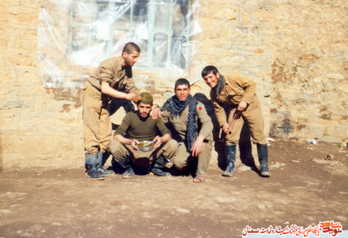نفر دوم از راست شهید محمدعلی خواجه‌زاده