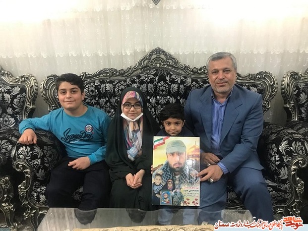 دیدار فرماندار و رئیس بنیاد شهید سمنان با خانواده معزز شهید مدافع حرم محمدحسین حمزه- بیست و نهم فروردین ۱۴۰۰ سمنان