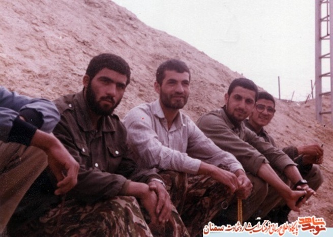 نفر سوم نشسته از راست شهید سیدجعفر احمدپناه 