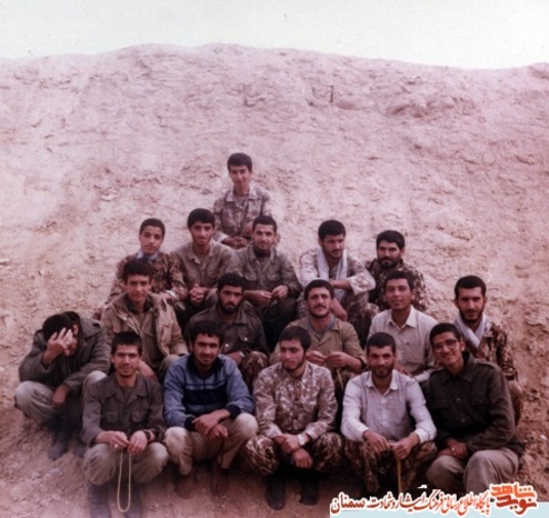 ردیف پایین نفر دوم نشسته از راست شهید سیدجعفر احمدپناه