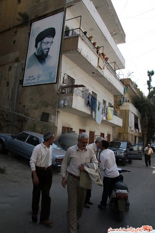 نفر وسط سردار شهید حسن شاطری