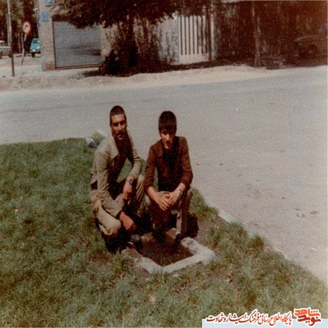 سمت چپ تصویر ، شهید رسول محمدی