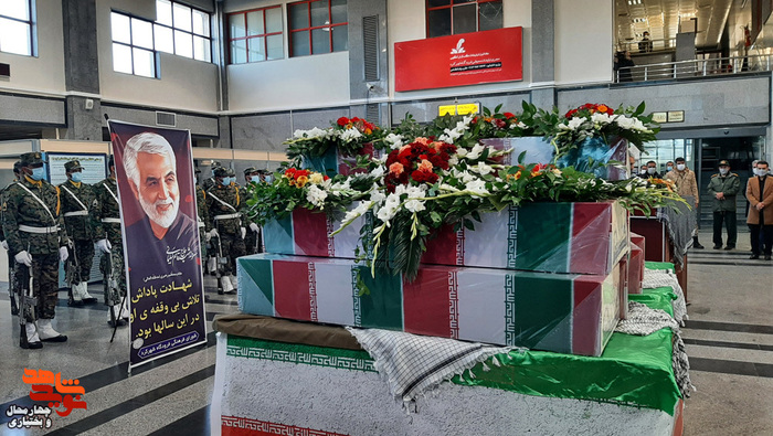 مراسم استقبال از پیکر مطهر شهدای گمنام در فرودگاه شهرکرد