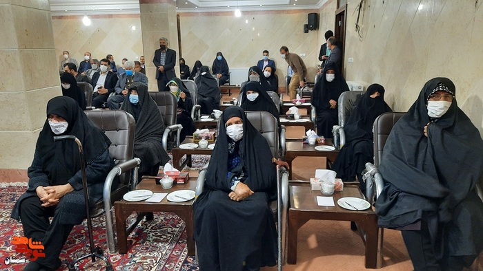 دیدار مسئولان و خانواده‌های معزز شهدا با نماینده ولی فقیه در استان سمنان - بیست و دوم اسفندماه ۱۴۰۰ دفتر نماینده ولی فقیه در استان سمنان