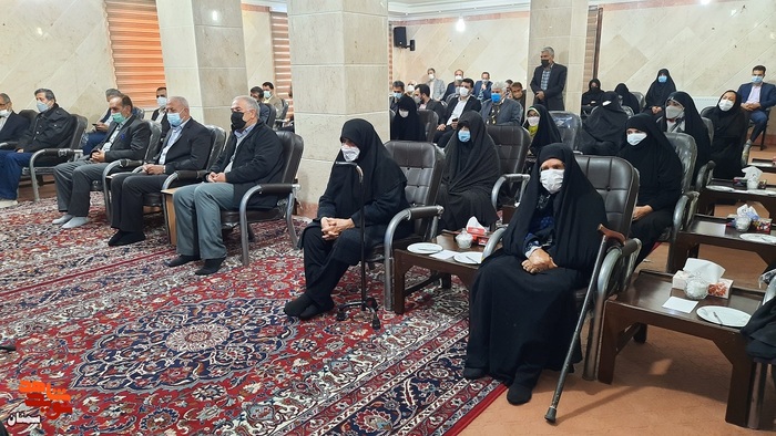 دیدار مسئولان و خانواده‌های معزز شهدا با نماینده ولی فقیه در استان سمنان - بیست و دوم اسفندماه ۱۴۰۰ دفتر نماینده ولی فقیه در استان سمنان