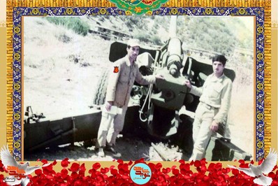 نفر سمت چپ شهید شاهرخ قندالی