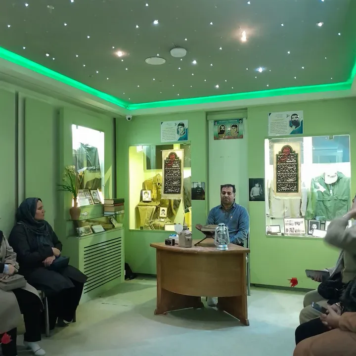 بازدید اعضای فرهنگسرای زنده یاد اکبر عبدی از موزه شهدای اردبیل+ عکس